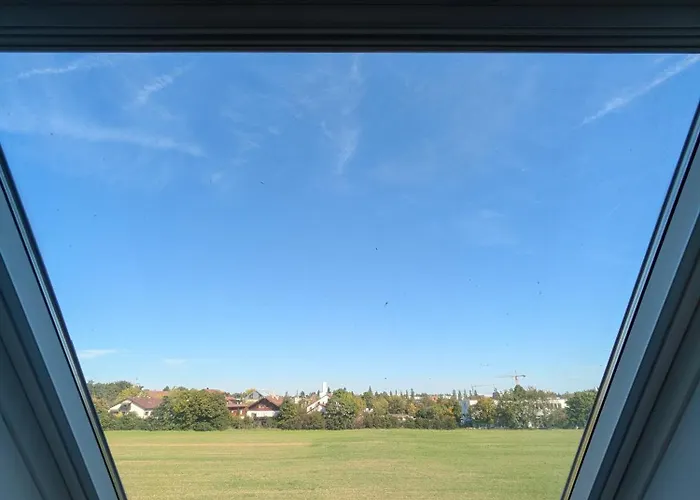 Sonniges Dachgeschoss Am Muenchner Stadtrand *